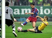 Belletti no gramado com a camisa do Barcelona