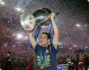 Belletti com o troféu conquistado pelo Chelsea